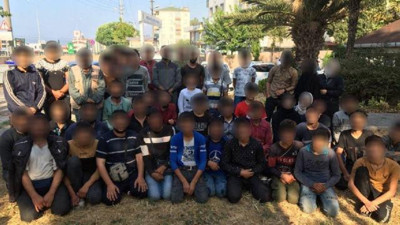 Durdurulan araçtan 50 düzensiz mülteci çıktı