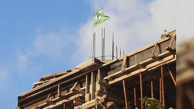 Cami inşaatına hilafet bayrağı astılar