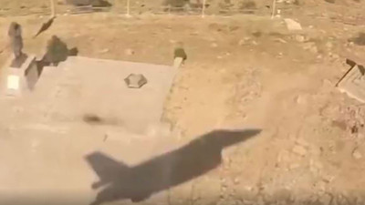 F-16 gölgesi Kocatepe'nin tam üstünde 'On-time' olmuştu. Kaskında K. Atatürk yazıyordu