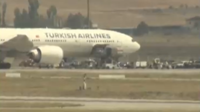 Türk askerini taşıyan uçak Ankara'da