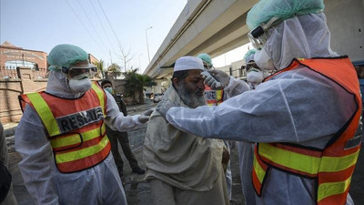 Pakistan'da son 24 saatte 95 kişi koronadan öldü