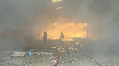 Tarsus’ta atıl durumdaki fabrikada yangın