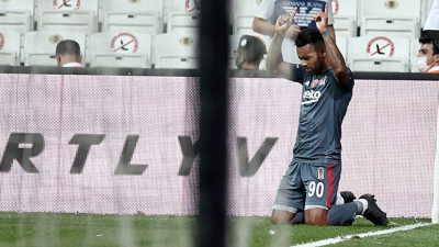 Beşiktaş'a Alex Teixeira'dan kötü haber
