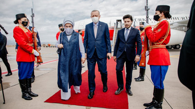 Emre Olur: Erdoğan Karadağ’da kalbinden rahatsızlandı, programı yarıda kesip döndü