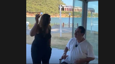 İbrahim Tatlıses ile Hülya Avşar Ayvalık’ta buluştu. Yıllar sonra o şarkıyı birlikte söylediler