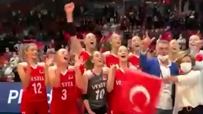 TRT'den Filenin Sultanları'nın coşkusuna İzmir Marşı sansürü