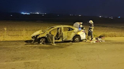 Seyir halindeki otomobil alev alev yandı (03 Eylül 2021)