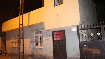 Kardeşini öldürüp babasını dövdü