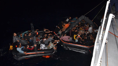 İzmir açıklarında 63 göçmen kurtarıldı