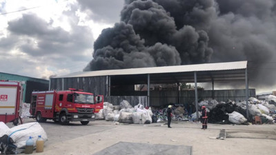 Sakarya'da geri dönüşüm fabrikasında yangın