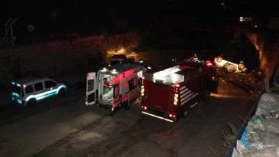 İzmir'de otomobil dereye düştü: 4 yaralı