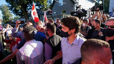 Kanada Başbakanı Trudeau’ya taşlı saldırı