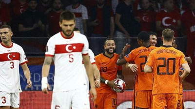 Milliler farklı mağlup: Hollanda 6 - 1 Türkiye