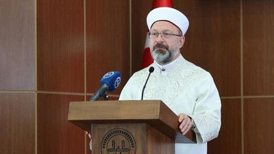 Diyanet İşleri Başkanı Erbaş’tan sosyal medya yorumu: Gence kul olduğu unutturuluyor