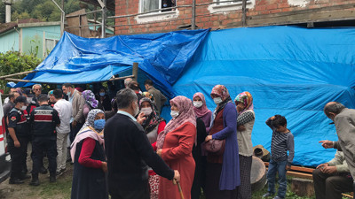 Taziye evinde balkon faciası. Çok sayıda yaralı var