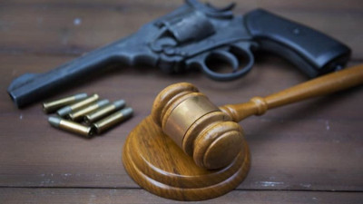 Kadına karşı şiddet uygulayanın ruhsatı askıya, silahı emanete alınacak