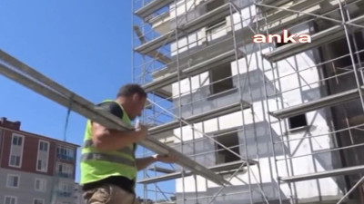 Öğrencilere ayakkabı almak için inşaatlarda çalışıyor. Koca yürekli Ertan Müdür