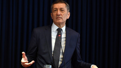 Yeni imajıyla görenler tanıyamıyor... Milli Eğitim eski Bakanı Ziya Selçuk görevi bıraktı, çok değişti!