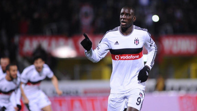 Demba Ba'dan flaş karar