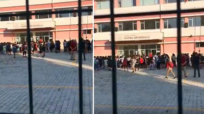 Eline mikrofonu alan öğretmen öğrencileri tehdit etti: Ağzınızı yüzünüzü dağıtırım