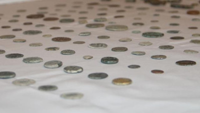 Kavanozun içinden 312 parça tarihi eser çıktı