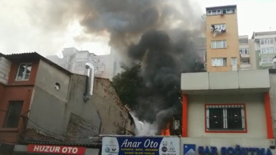 Şişli'de iki otomobil tamirhanesinde yangın