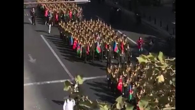 Kurtuluş Günün kutlu olsun Bakü! Azerbaycan sokaklarında Türk Bayraklı kortej