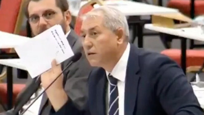 İBB Meclisi’nde AKP’li üye oyun çıkartmasını reklam sandı