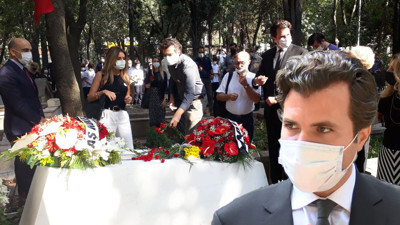 Tarık Akan ölüm yıldönümünde mezarı başında anıldı