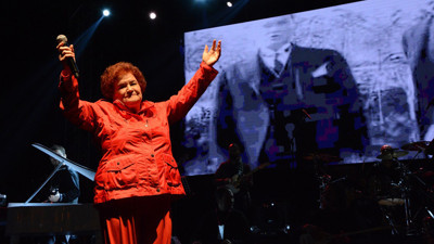 Atatürk’ü anlatan 'Sarı saçlım mavi gözlüm' türküsü politik bulundu