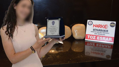 Ödüllü kadın polisin arabasından 5 kilo uyuşturucu çıktı