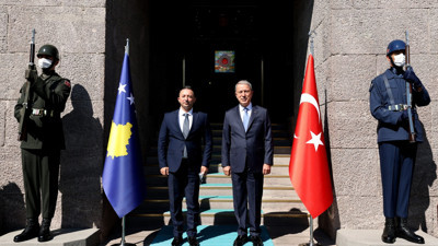 Bakan Akar Kosovalı mevkidaşı ile görüştü