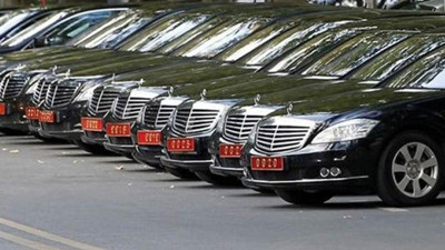 Kamu aracı bakan eşinin bir koli özel yumurtası için İzmir'e sefere yaptı