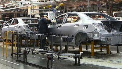 Otomotiv devi 27 üretim bandını durduruyor