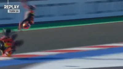 Milli motosikletçi Deniz Öncü kaza yaptı. Yürekleri ağza getirdi