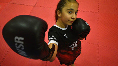 12 yaşındaki Ayşegül Muay Thai’de Avrupa birincisi oldu