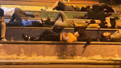 Yersiz ve yurtsuz öğrenciler geceyi sokakta geçirdi