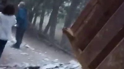 Sabah moloz döken belediye öğlen biz dökmedik deyip geri temizledi. Bir de Validebağ’da vatandaşı suçladı