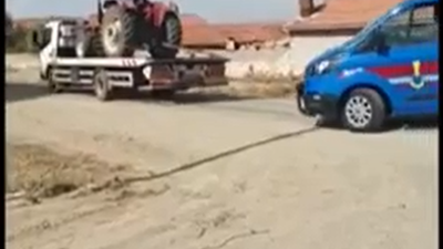 Kırşehir'de çiftçinin traktörü tarlada çalışırken haczedildi