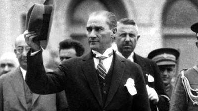 Naim Babüroğlu, Atatürk ile Napolyon arasındaki farkı açıkladı