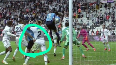 Hakem Beşiktaş'ı böyle yedi. Adana Demirspor maçında hakem skoru 3-3'e getirdi