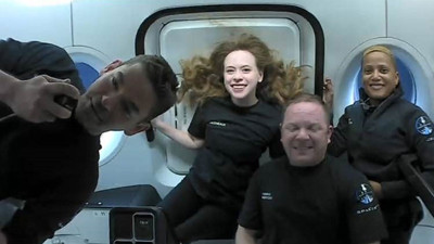 Elon Musk uzaya giden turistlerin sorununu açıkladı