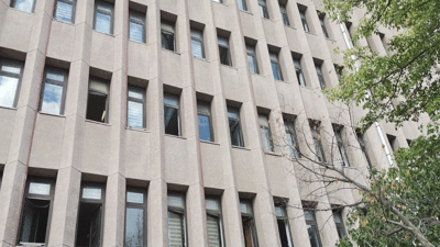 Adliye penceresinden atlayarak intihar etti