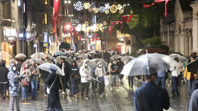İstanbul’da beklenen sağanak yağış başladı