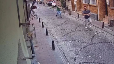 Sinemacılara Balat'ta sokak ortasında haraç saldırısı