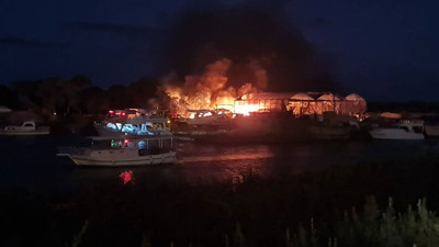 Gemi yapım atölyesinde çıkan yangında 5 tekne zarar gördü