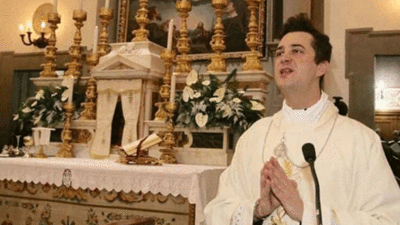 Kilisenin 117 bin dolarını çalıp seks partisi düzenleyen rahip ev hapsinde