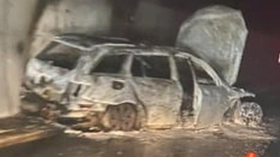 Futbol maçında hatalı kararlar veren hakemin arabasını yakıp küle çevirdiler