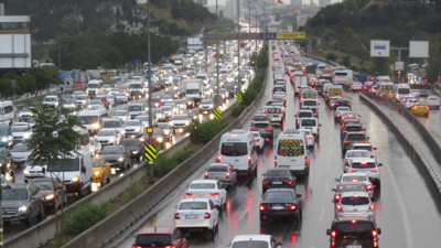 İstanbul'da trafik felç oldu