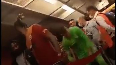 Muslera Alanyasporlu futbolculara saldırdı